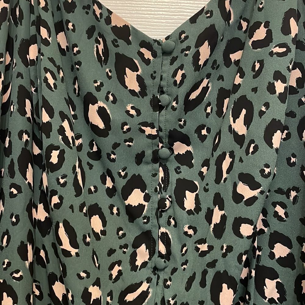 Torrid Green Leopard Print Georgette Button-Front Cami - Picture 5 of 10